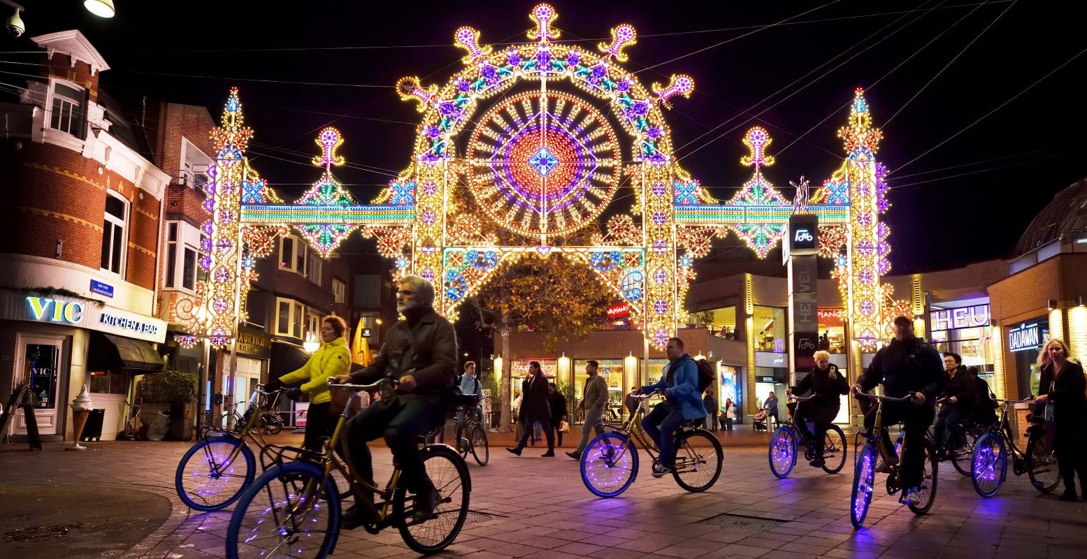 Ontdek spectaculaire lichtkunst door de hele stad. Foto: GLOW Eindhoven © Bart van Overbeeke