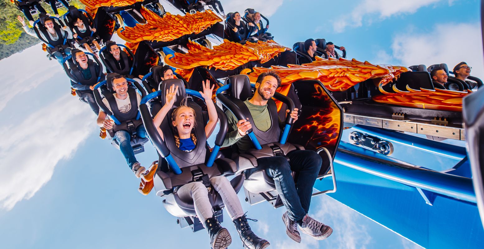 Lekker schreeuwen in de achtbaan Fenix in Toverland, ook op Koningsdag. Foto: Batavialand / Kris van de Sande