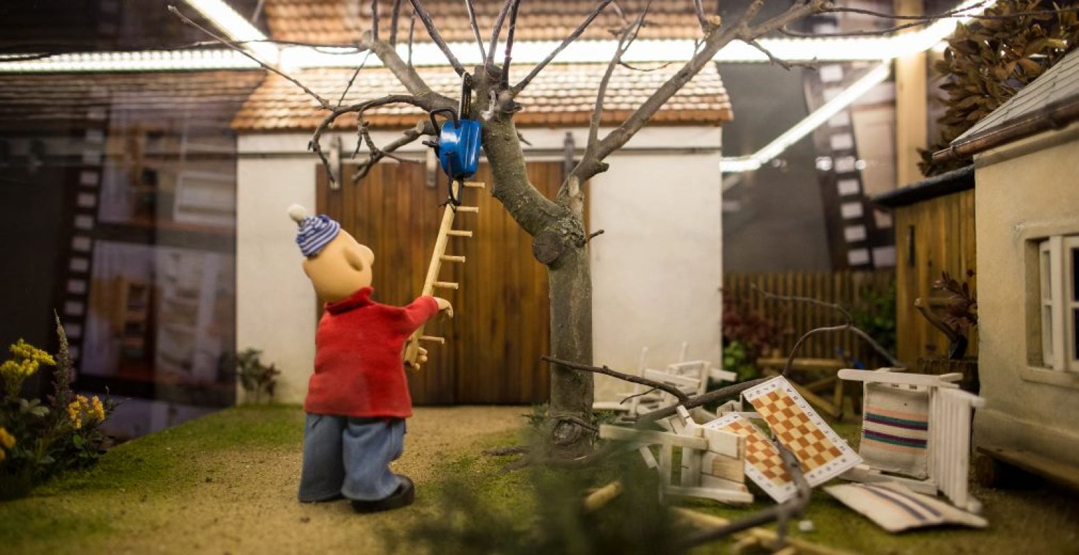 Er gaat altijd iets mis als de buurmannen klussen. Foto: Museum van de 20e Eeuw