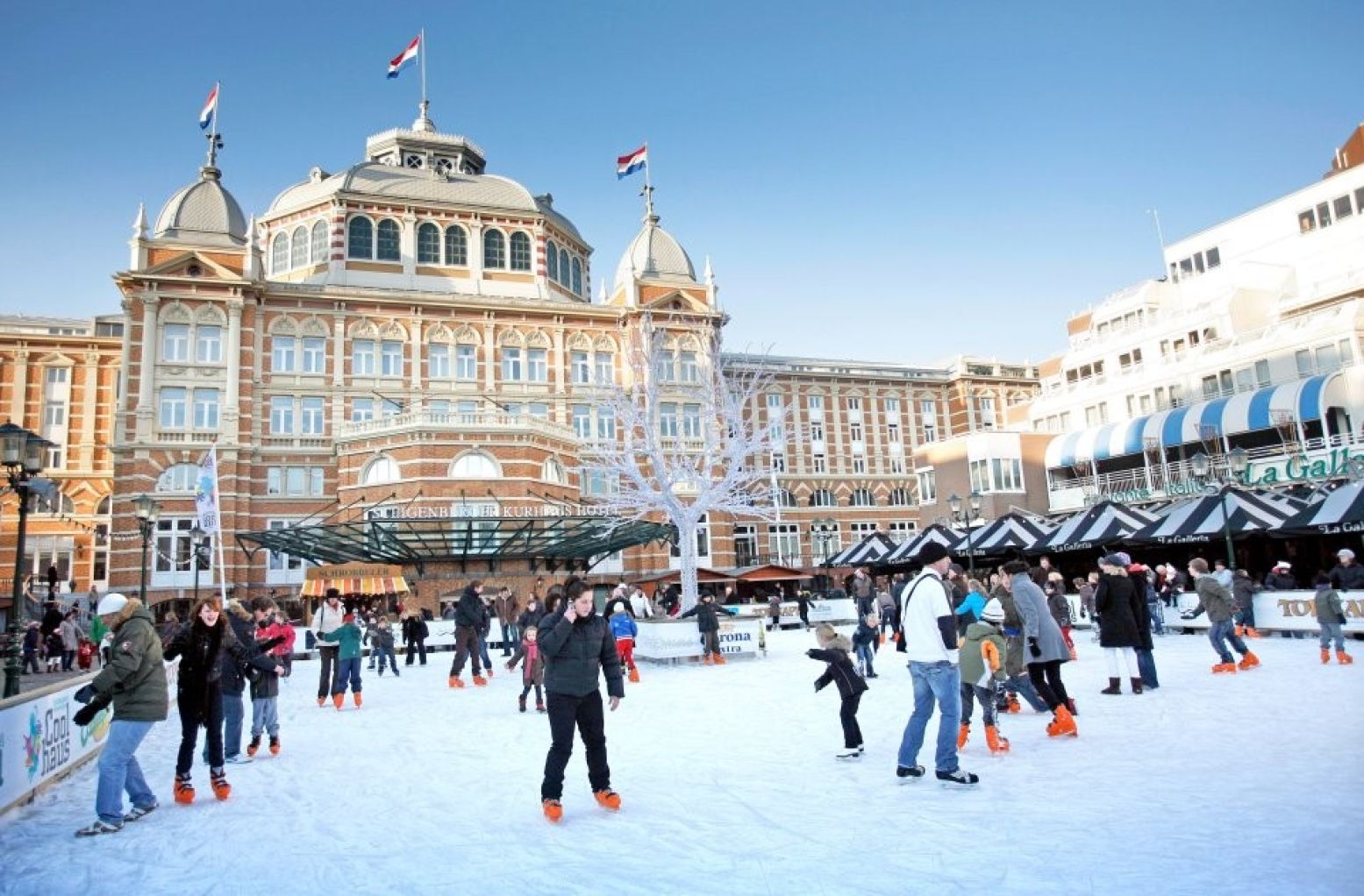 Schaatsen voor het Kurhaus. Foto: Cool Event.