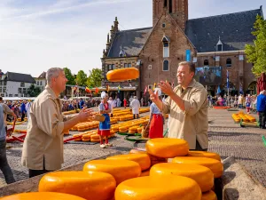 Kaasmarkt Alkmaar Foto: Beeldbank Alkmaar © Ed van de Pol