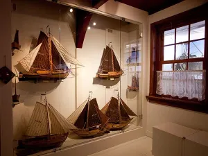 Bekijk replica's van schepen van de Zuiderzee. Foto: Museum Spakenburg