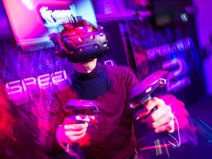 Speel een game in virtual reality. Foto: The VR Room