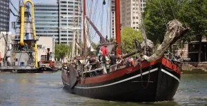 5 tips voor een dagje uit dit weekend Vaar mee op een historisch schip in Rotterdam. Foto: Maritiem Museum - Fred Ernst.