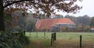 Er even uit in Twente en de Achterhoek: 6 B&B_s in het Oosten De mooie boerderij van Erve Veldink, waar je onder andere appartementen en een bed and breakfast kunt boeken. Foto: Erve Veldink.