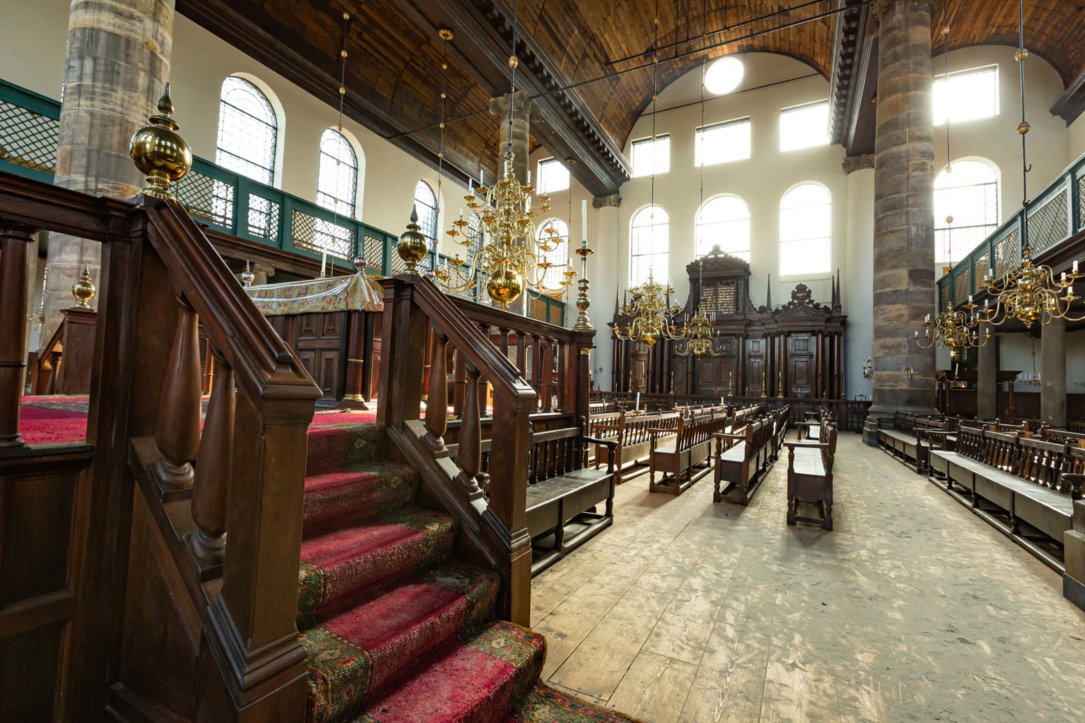 Prachtig en indrukwekkend: het authentieke interieur van de Portugese Synagoge. Foto: Joods Cultureel Kwartier © Nichon Glerum