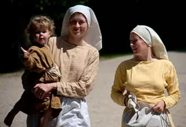 Middeleeuwse kleding. Foto: Archeon. Middeleeuwse kleding. Foto: Archeon.