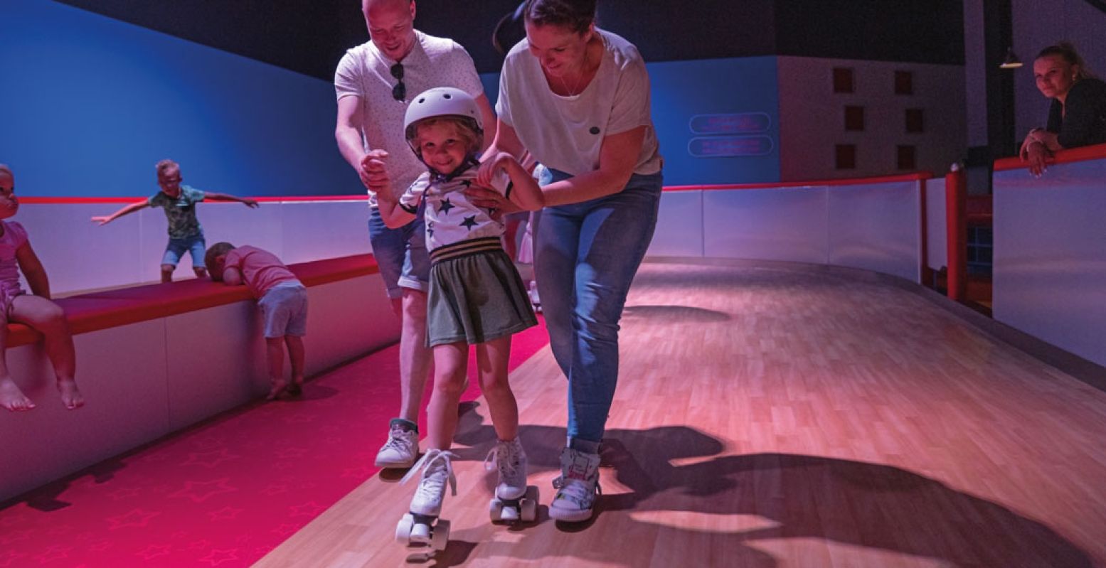 Rolschaatsen met gedimde lichten. Foto: Mattel Play!