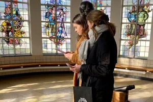 Outdoor escape game De Derreper Beweging Ontdek meer over de historie van Egmond aan Zee. Foto: © Avonturium