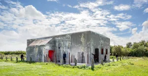 Geniet van een dagje uit op Texel In bunker de Vlijt, tegenover het museum, kun je een 3D-audiotour volgen. Foto: Thijs Wolzak