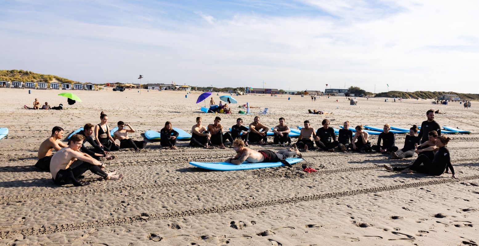 Een dag strand en surfen in Hoek van Holland. Foto: Senang Surfschool ©