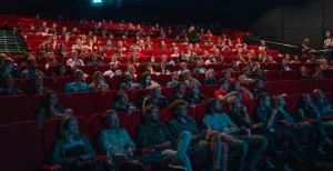 Filmpje pakken? Dit zijn de mooiste bioscopen van Nederland Film kijken in een bioscoop. Foto: Unsplash © Krists Luhaers.