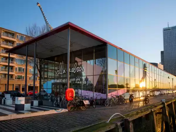 Het gebouw van Villa Zebra. Foto: Villa Zebra © Hester Blankestijn