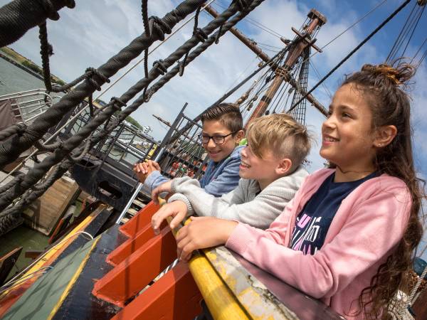 En stap ook aan boord van het historische VOC-schip! Foto: Museum Batavialand