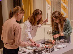 In de Science Labs ga je zelf aan de slag. Foto: Discovery Museum