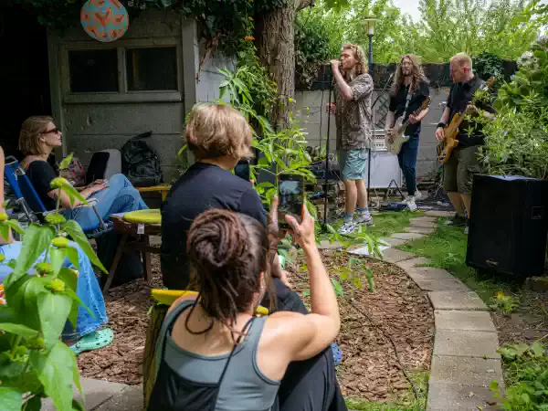 Gluren bij de Buren: het leukste huiskamerfestival Foto: Jelle de Ru ©