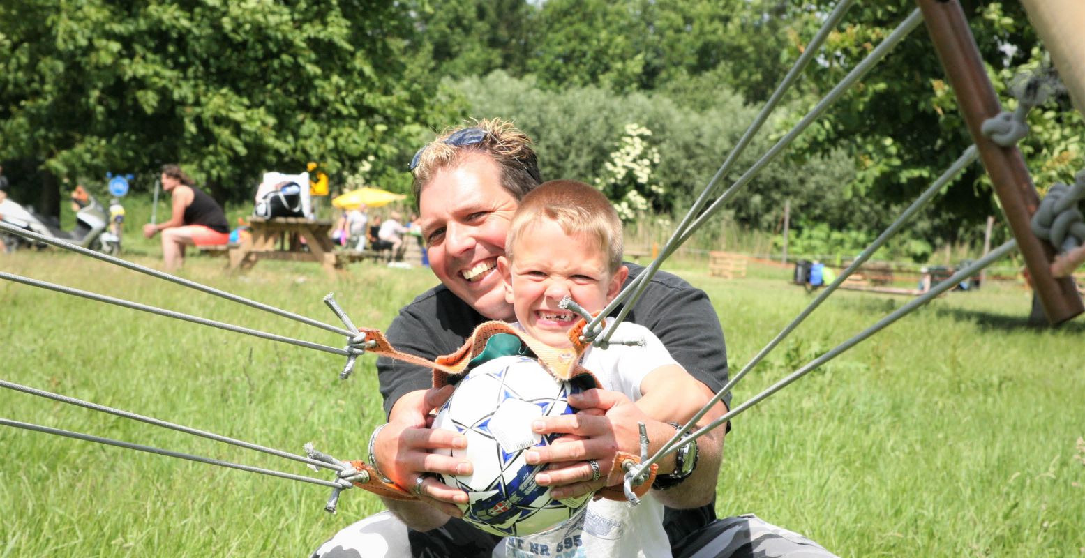 Tijd voor een familieuitje! Zin in iets actiefs? Ga naar Outdoorpark SEC Almere. Foto: Outdoorpark SEC Almere