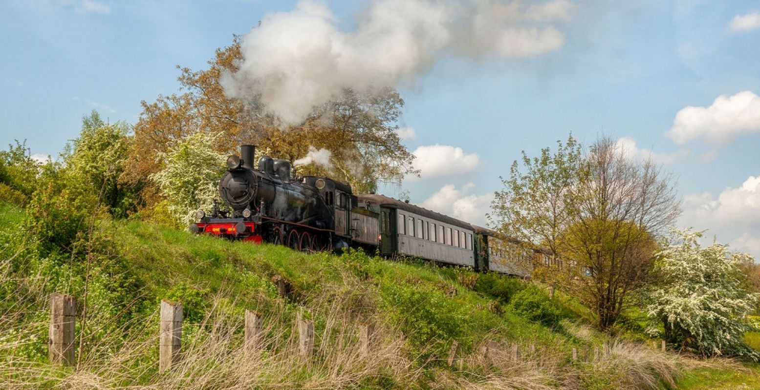 Maak een eersteklas reis door de heuvels van Zuid-Limburg over de Miljoenenlijn. Foto: Zuid-Limburgse Stoomtrein Maatschappij