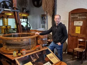 Doesburgsche Mosterd- en Azijnfabriek Hoe wordt mosterd eigenlijk gemaakt? Foto: DagjeWeg.NL