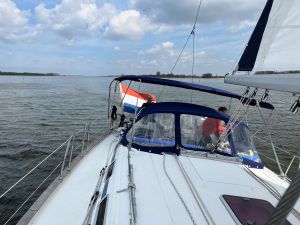 Zeil mee over het IJsselmeer. Foto: Triquetra Sailing