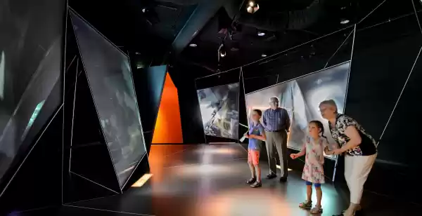 Wat te doen tijdens een dagje uit met oma of opa? Neem opa en oma mee naar het Nederlands Openluchtmuseum! Foto: Nederlands Openluchtmuseum
