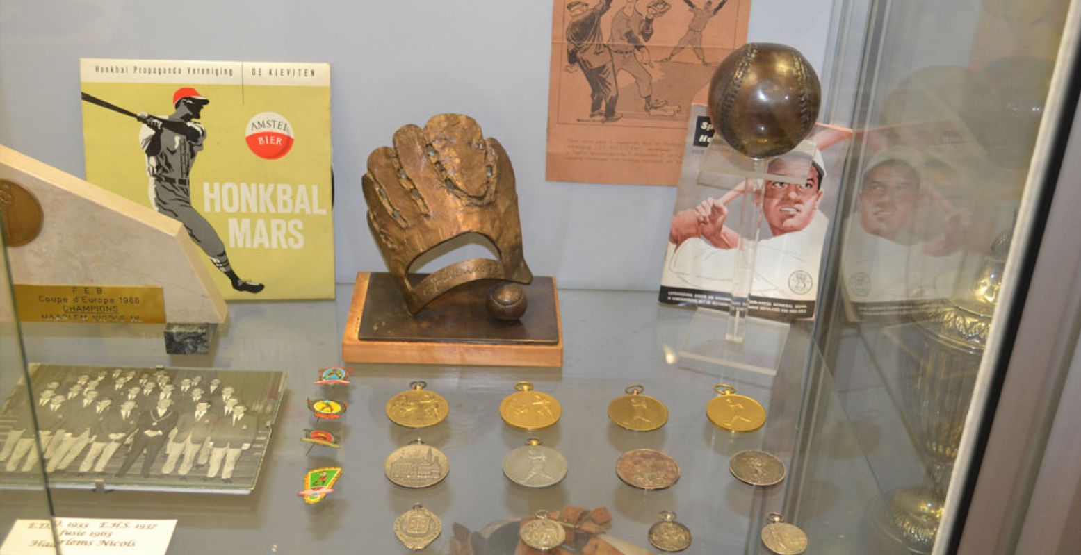 Ontdek de historie van de honkbalsport in het Honkbal en Softbal Museum, gevestigd in het Pim Mulier Stadion in Haarlem. Foto: Honkbal en Softbal Museum © James van de Merbel