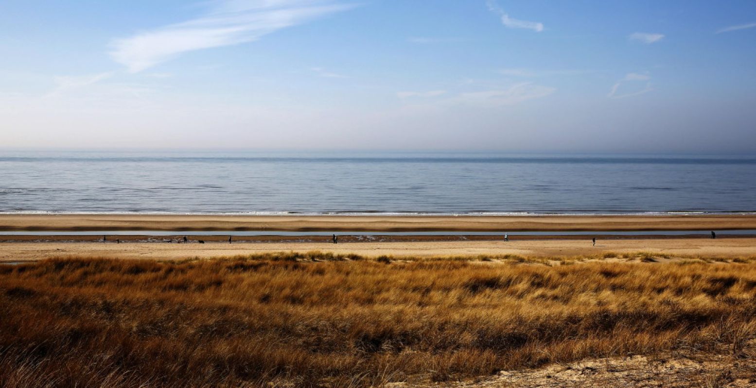 Uitwaaien aan het strand bij Bergen aan Zee. Foto: Hart van Noord-Holland regio- en stadsmarketing