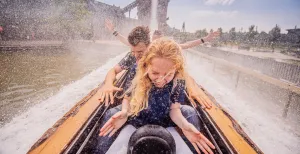 Dagje uit met je puber? Dit vinden ze wél leuk! Een dagje pretpark is altijd een goed idee als dagje uit met je puber. Foto: Attractiepark Toverland