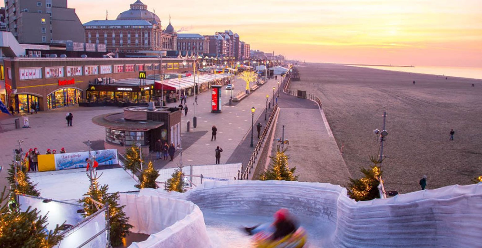 's Avonds met een drankje bij het vreugdevuur, overdag roetsj je van De Pier naar de boulevard. Foto: Casper van Dort en Johan Berkhout.