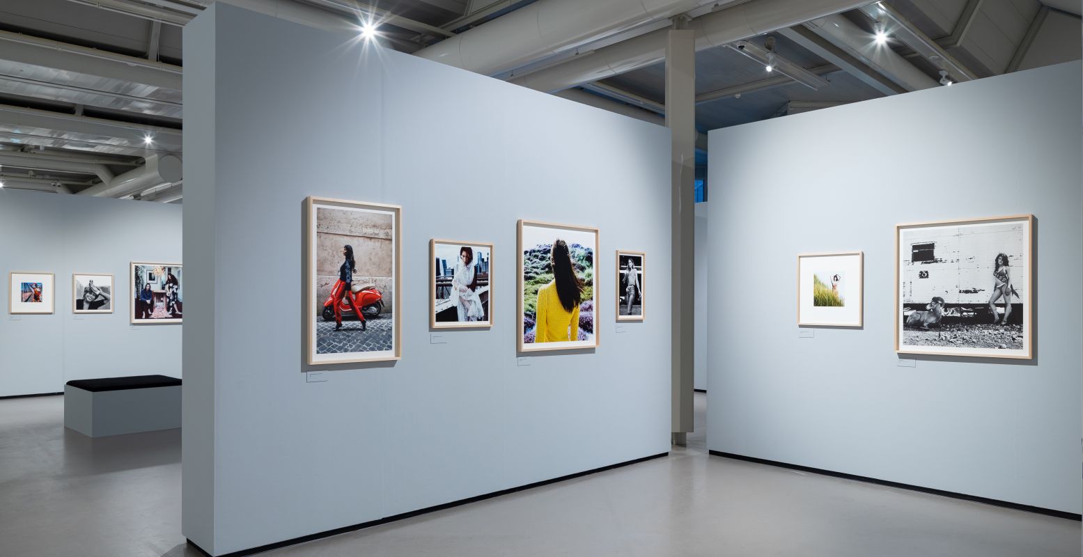 Meer dan 250 foto's van Anton Corbijn zijn te zien in het Cobra Museum. Foto: Peter Tijhuis