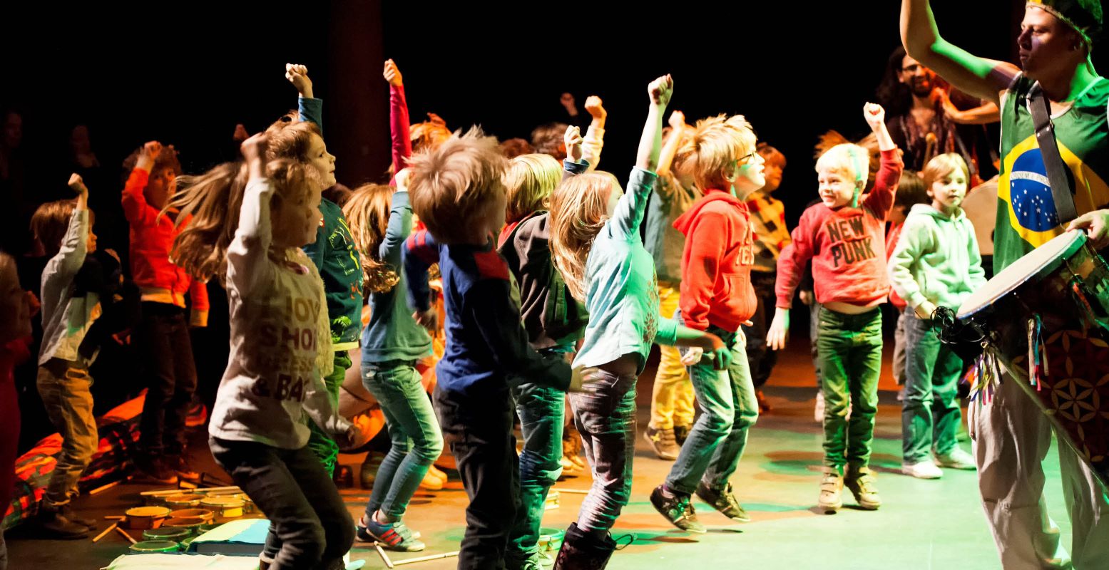 Zing en dans tijdens toffe optredens en voorstellingen. Foto: Kindermuziekweek © Willem Schalekamp