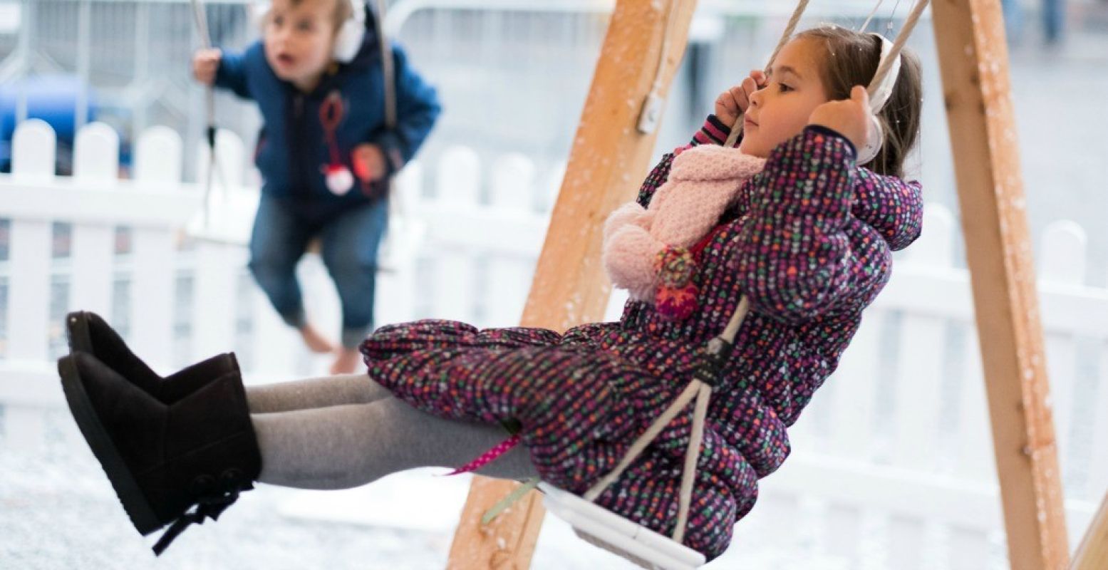 Laat het sneeuwen op de magische schommel. Foto: © Sebastiaan Ter Burg, Kerstival Utrecht