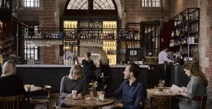 Je hoeft geen honger te lijden in Leiden Lekker eten en drinken in het historische pand van De Waag. Foto: Debuut, De Waag.