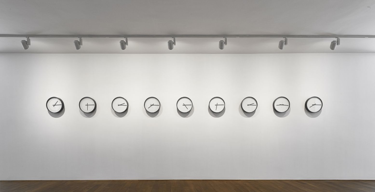 Katie Paterson, Timepieces (Solar system), 2014 , 45 x 45 x 9,5 cm, installation, THE EKARD COLLECTION, © Katie Paterson 2019. Image courtesy the artist and James Cohan, New York. Foto: Kunsthal KAdE.