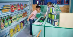 Knortastisch: er is een Peppa Pig-speeltuin! Doe boodschappen in de supermarkt van Mejuffrouw. Foto: Merlin Entertainments © Evans Caglage