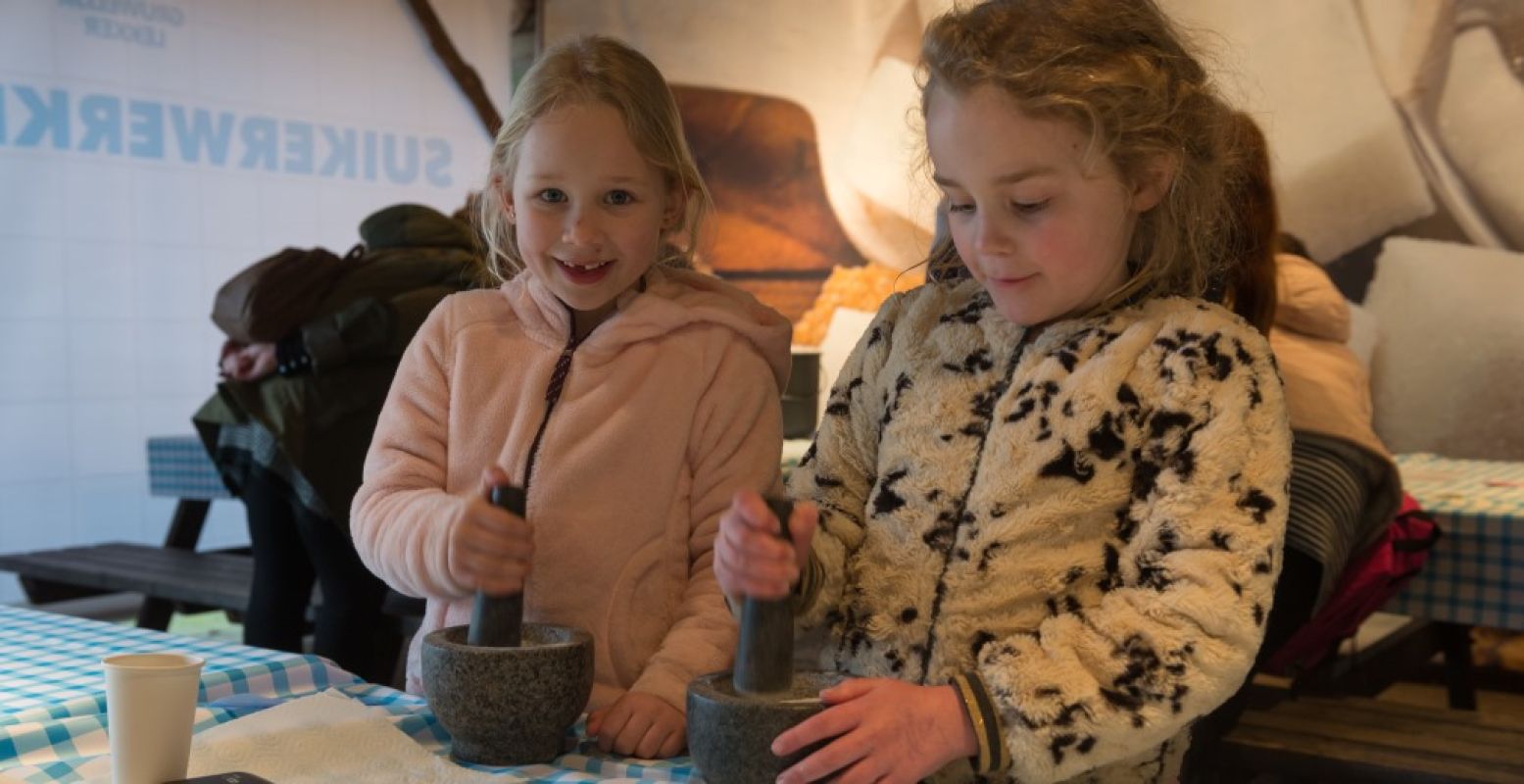 In de Suikerfabriek is er voor de hele familie van alles te ontdekken. Foto: Nederlands Openluchtmuseum