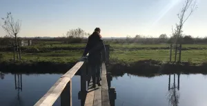 Lekker buiten: wandelen op het Bellopad Door de wetlands van de Demmerikse polder. Foto: Bellopad.nl
