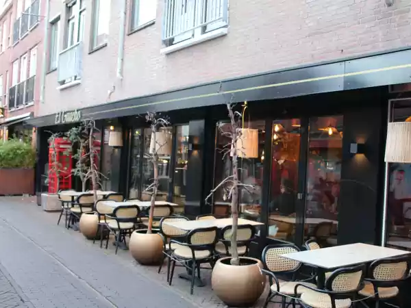 Met mooi weer zit je buiten lekker in de zon. Foto: DagjeWeg.NL