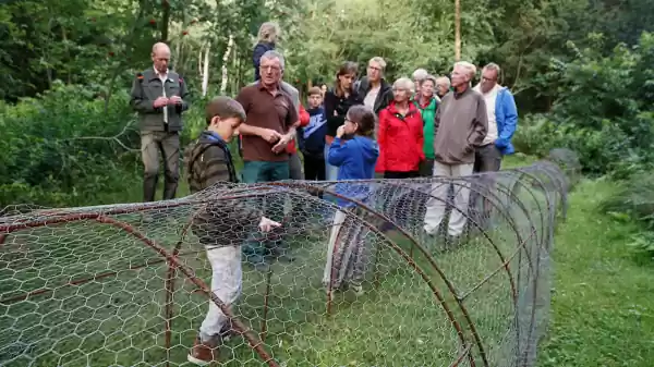 Uitleg bij de vangarm in de eendenkooi | Foto ge&uuml;pload door gebruiker Staatsbosbeheer.