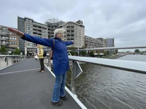Een deelnemer beleeft Het Kanaal Spreekt. Foto: Lonneke van Heugten Een deelnemer beleeft Het Kanaal Spreekt. Foto: Lonneke van Heugten