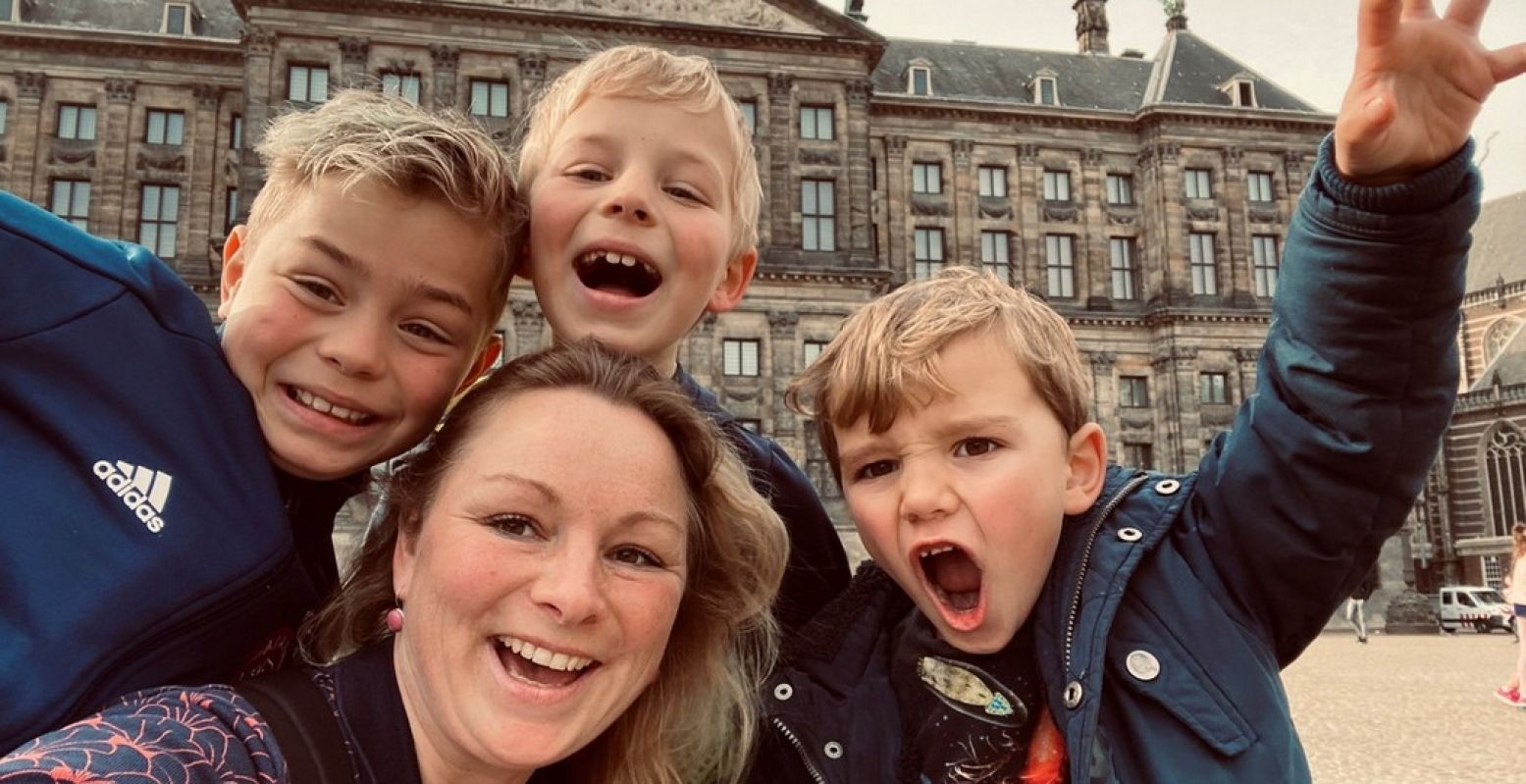 Stedentrips kunnen ook met kinderen ontzettend leuk zijn! Bijvoorbeeld met de kinderspeurtochten van Amsterdam Oude Stad. Foto: Amsterdam Oude Stad