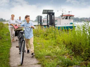 De fiets mag mee op de veerpont. Foto: Hunk MVB