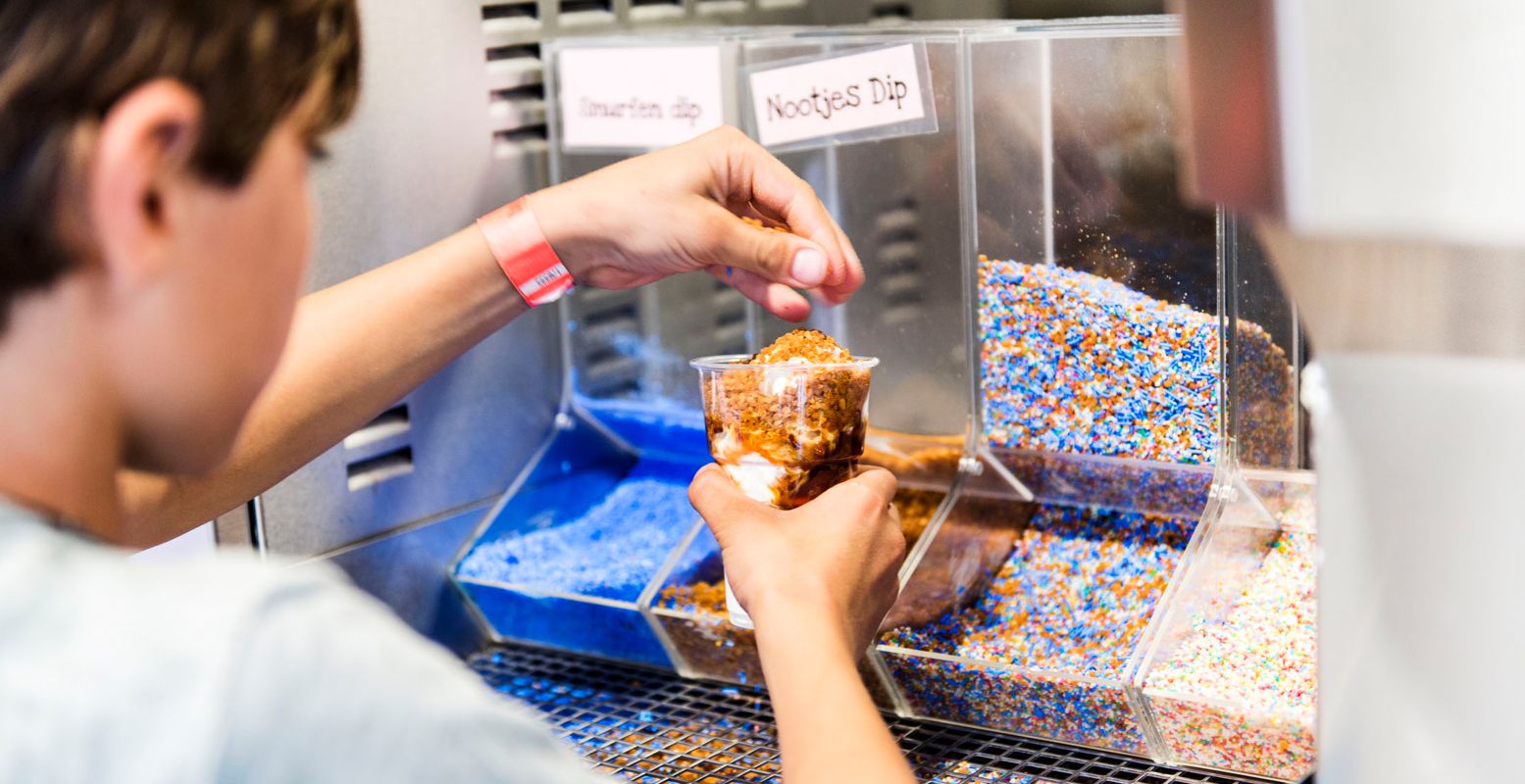 Versier je eigen ijsje in de Mazzelstraat. Foto: Duinoord