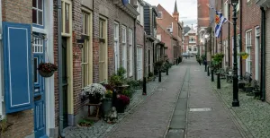 Dagje Tholen - Zeeuws stadje met Brabantse allure Slenter door de sfeervolle straatjes van Tholen. Foto: © Daan Sitters, via Unsplash.com