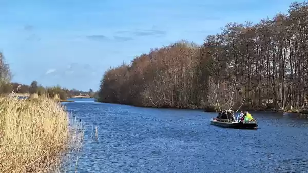 Varen langs het drijvend land van de Molenpolder molenpolder boot | Foto ge&uuml;pload door gebruiker Staatsbosbeheer.