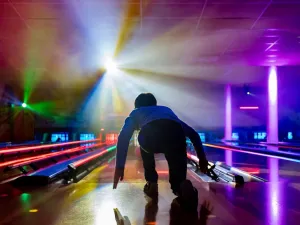 Claus Bowling Hyperbowlen: raak eerst de lichtgevende targets. Foto: Lyan van Furth LVF Photography