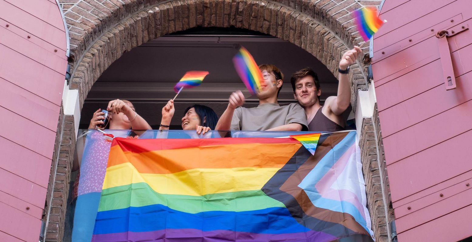 Iedereen is welkom tijdens Pride Amsterdam. Foto:  Unsplash License  © Ari Dinar