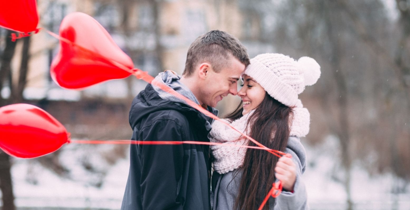 Super romantisch: Valentijnsdag met sneeuw! Maak er iets speciaals van met de tips in dit artikel. #Valentijn2021! Foto:  Pexels 