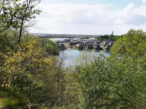 Een fantastisch uitzicht over Rhenen en de Rijn vanaf de Grebberg. foto:Stichting Rijnoevervaarten. Een fantastisch uitzicht over Rhenen en de Rijn vanaf de Grebberg. foto:Stichting Rijnoevervaarten.
