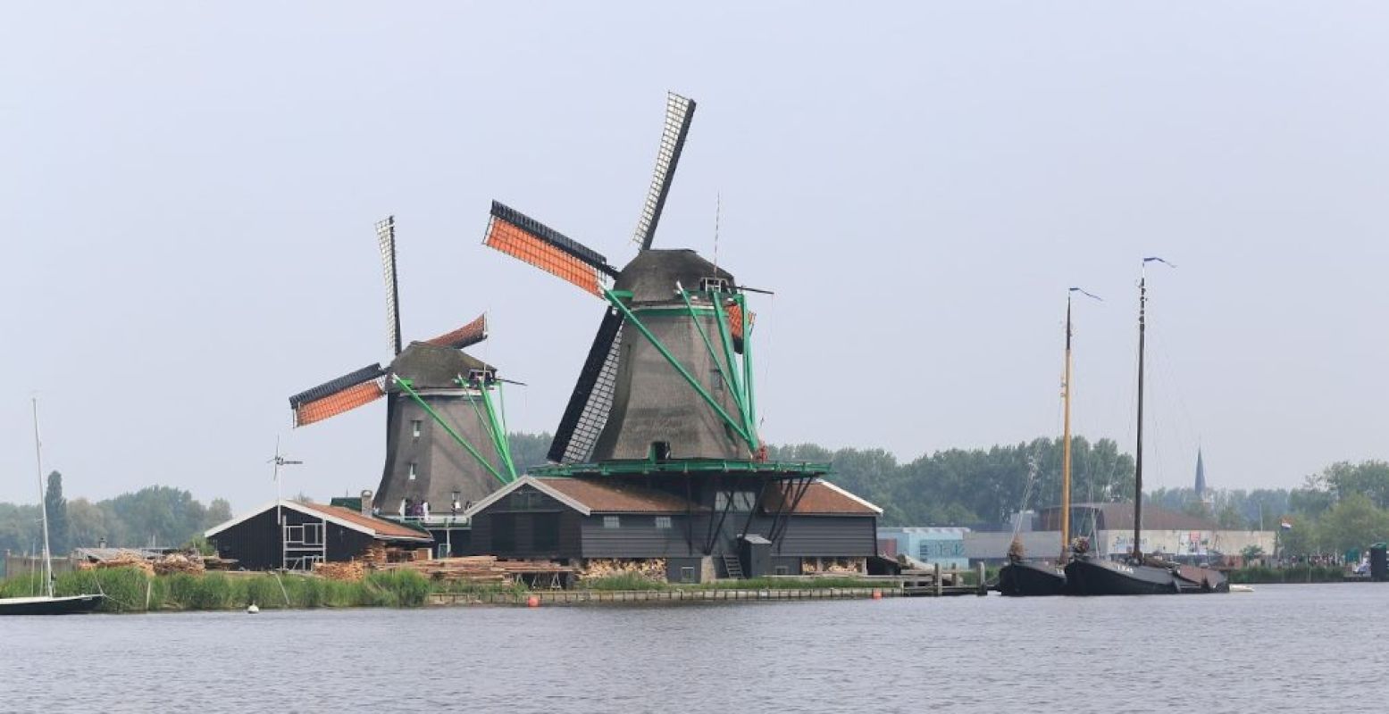 De Zaanstreek was het eerste industriegebied van Europa. Foto: Windmill Cruises.